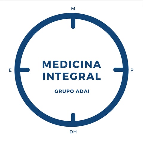 Circular logo for Medicina Integral, Grupo Adai, with compass points marked M, E, P, and DH around the perimeter.